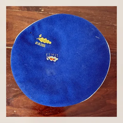 Blaue Couleur-Mütze mit Landesvater-Stickerei und Datum